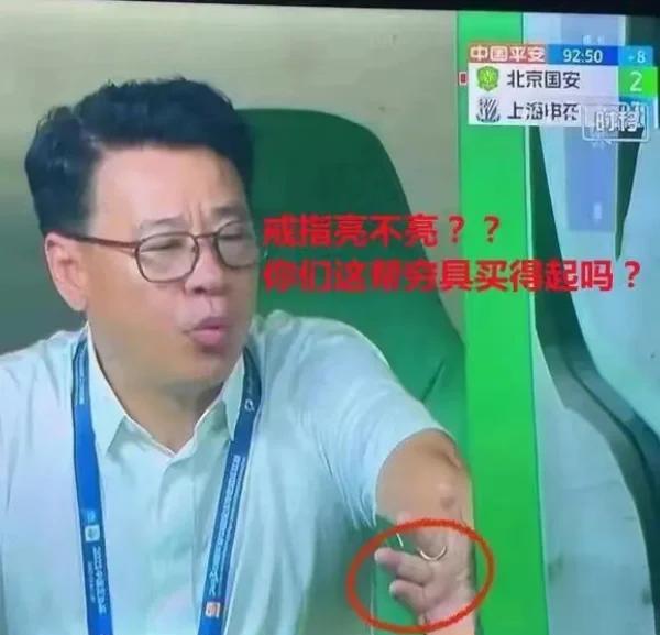 开云体育-雄鹿观众热烈欢呼！，西亚卡姆迎来二十赛季出色发挥引发球迷热议-开云体育