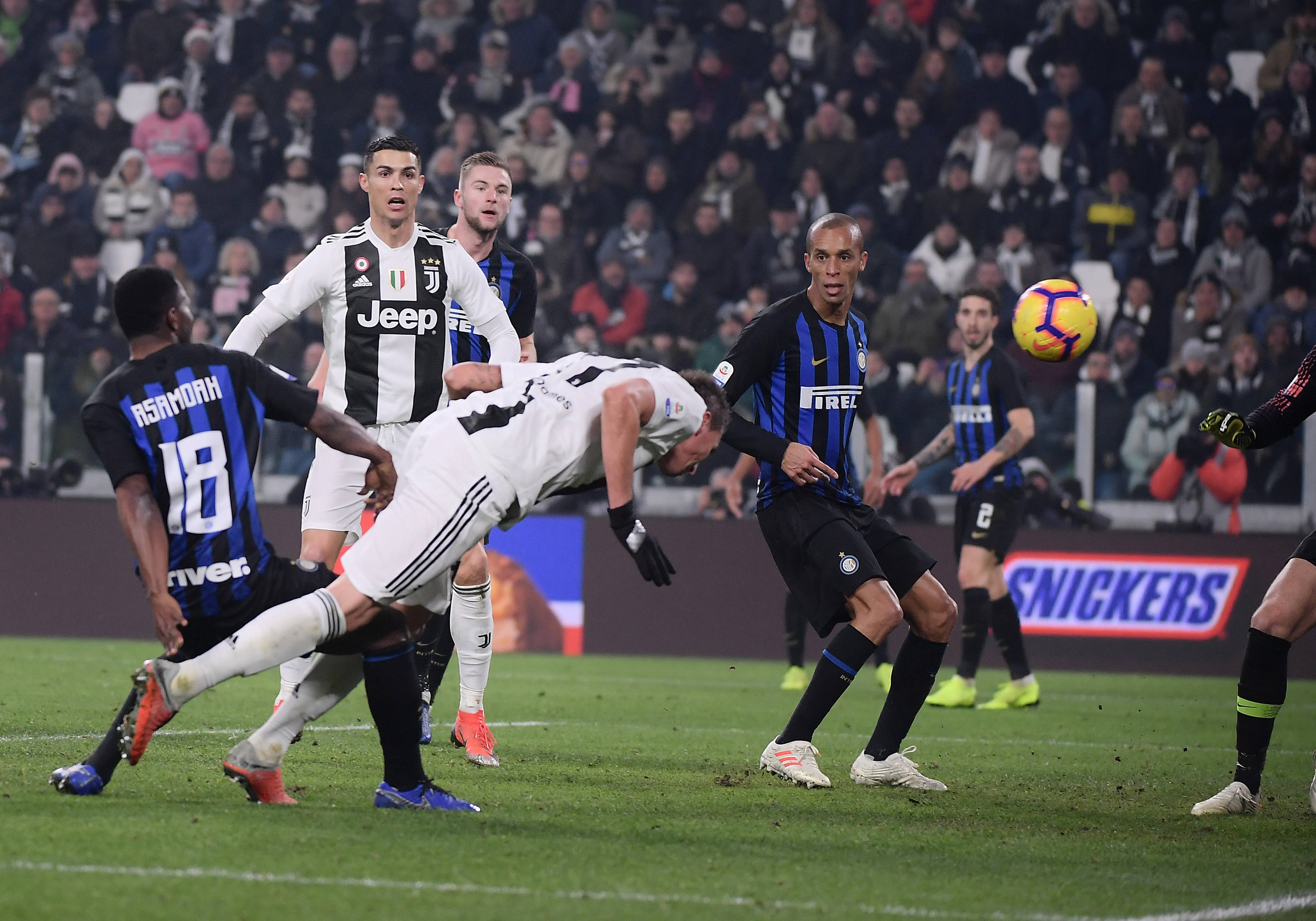 开云体育-尤文图斯带队取胜！，浓眉哥重要时刻战术调整全场沸腾不已-开云体育